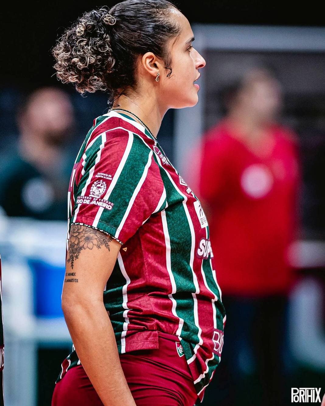 Ünlü voleybolcuyu görenler şaştı kaldı: 5 aylık hamileyken maça çıktı! 9